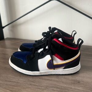 Jordan 5 Retro BT Box in Black and Gold